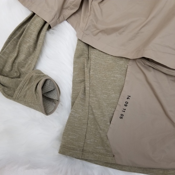 By NIKE- Therma Sphere Tech Pack Top neutral Beige colored. NWOT - Picture 7 of 8
